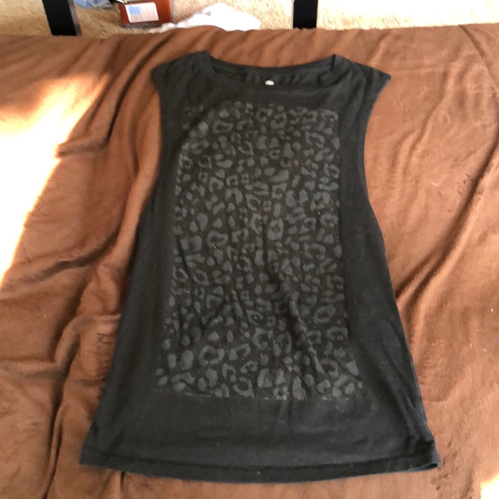 Sleeveless athletic top